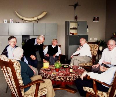Links: Luc Lefief, de Provinciaal van Belgi